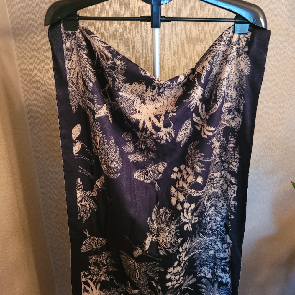 NWOT Lulla Collection Reversible Black and Tan Floral Scarf